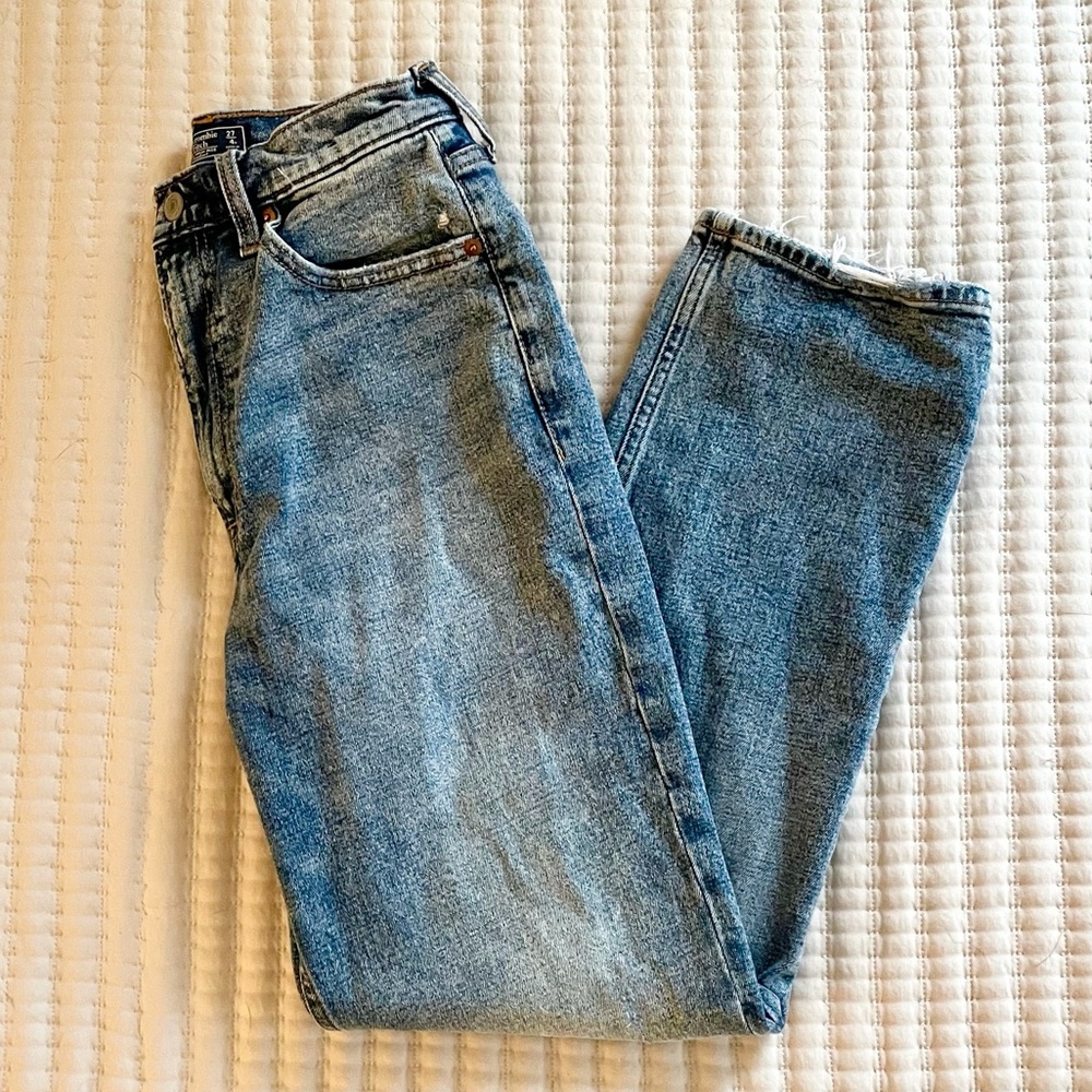 Abercrombie & Fitch Ultra High Rise Straight Jeans | Medium Wash